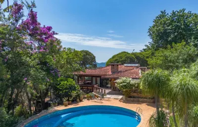 Casa com 5 quartos, cercada pela natureza no quebra frascos, teresópolis.