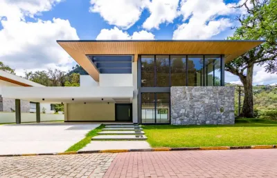 Casa com 4 quartos em condomínio no bairro quebra frascos, teresópolis
