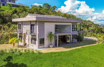 Excelente casa com 4 quartos à venda em condomínio no parque do imbuí, teresópolis.