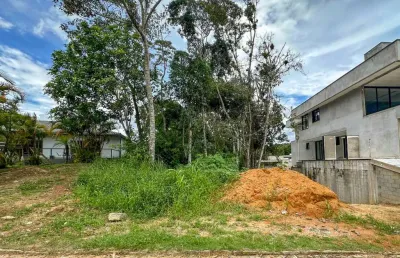 Lote com 850m2 em condomínio no bairro quebra frascos, teresópolis.