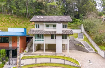 Casa com 4 quartos em quebra frascos, em teresópolis