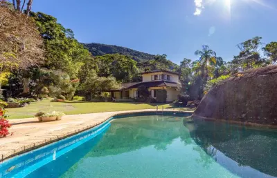 Casa dentro de condomínio com 5 quartos no bairro de quebra-frascos, teresópolis-rj.