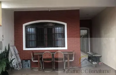 Casa a venda no bairro jardim suarão, localizado na cidade de itanhaém sp.