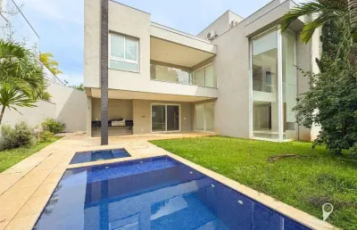 Casa de luxo com 480m² construídos em condomínio exclusivo