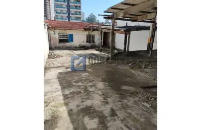 Terreno com 2 casas antigas na vila euclides medindo 10x40 totalizando 400m