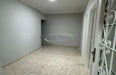 Apartamento térreo reformado de frente a venda com 2 quartos no bairro do macuco em santos / sp