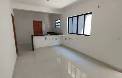 Casa sobreposta térrea nova a venda com 3 quartos e 2 vagas no bairro do embare em santos / sp