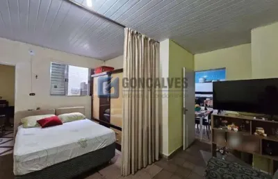 Terreno com 253,49m² com um salão comercial e 2 casas ao fundo no bairro oswaldo cruz.