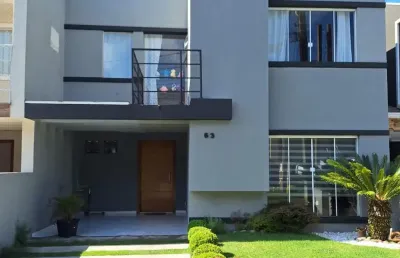 Excelente sobrado a venda, no condomínio garibaldi das azaléias, no bairro cachoeira, em curitiba - pr