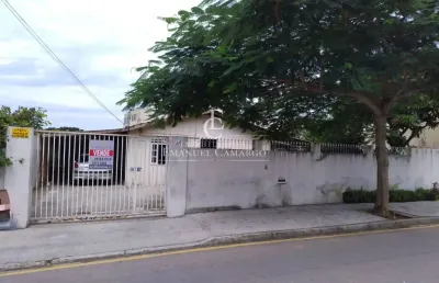 Casa à venda na Rua Austrália, Centro, Pinhais