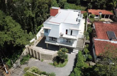 Maravilhosa casa com 4 quartos e linda vista para o lago. granja viana, condominio palos verdes.