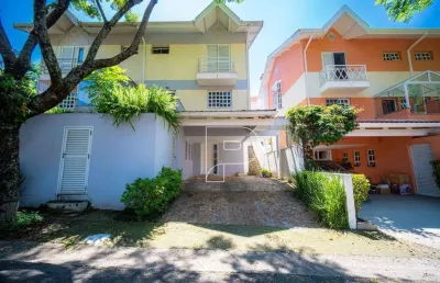 Linda casa na granja viana  localização privilegiada