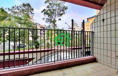Apartamento com sacada, 2 dormitórios (1 suíte), 1 vaga, tombo, guarujá/sp