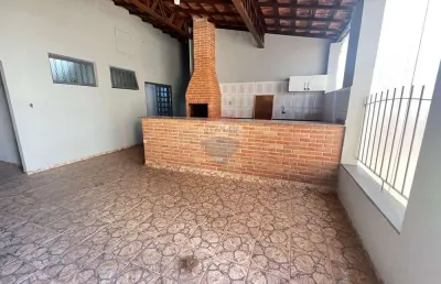Casa para alugar com 3 quartos, quintal e garagem para vários veículos no joão aranha em paulinia/sp