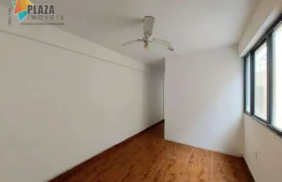 Apartamento de 02 quartos no térreo, canto do forte para locação r$ 2.100,00 p/mês