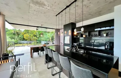 Imperdível casa à venda em joinville-sc, bairro floresta: 3 quartos, 3 suítes, 3 salas, 6 banheiros, 3 vagas de garagem, 290,35 m².
