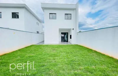 Sobrado a venda em condomínio fechado com três quartos no bairro vila nova - joinville/ sc