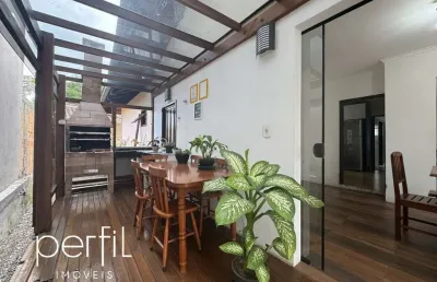 Casa a venda com três quartos no bairro costa e silva - joinville/ sc