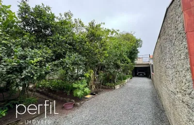 Excelente oportunidade de investimento em são francisco do sul-sc: sobrado comercial na praia do ervino, 3 quartos, 1 suíte, 1 sala, 2 banheiros, 2 vagas de garagem, 350,00m² de área.