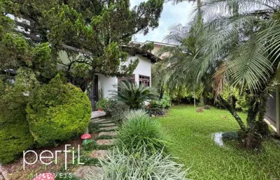 Casa à venda em joinville-sc, bairro santo antônio: 4 quartos, 1 suíte, 2 salas, 2 vagas de garagem, 282,20 m² de área.