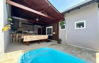 Casa com 3 quartos sendo 1 suíte e 4 vagas de garagem na vila nova, joinville-sc!