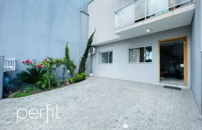 Sobrado geminado a venda com três suítes no bairro guanabara - joinville/ sc