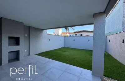 Sobrado geminado a venda com quatro quartos sendo três suítes no bairro santo antônio - joinville/ sc