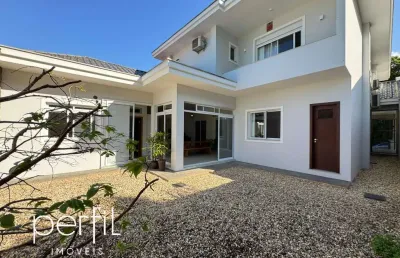 Casa à venda em joinville-sc, bairro floresta: 3 quartos, 2 suítes, 2 salas, 3 banheiros, 2 vagas, 314m² de área.