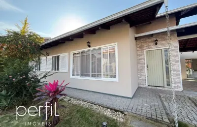 Casa plana 1 suíte + 2 dormitórios em condomínio fechado no bairro glória - joinville, sc