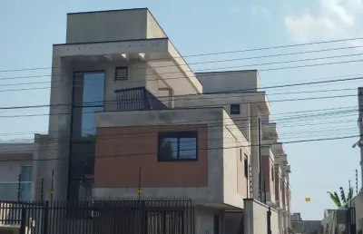 Triplex portão amplo terraço frente para rua excelente localização curitiba pr