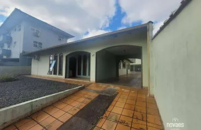 Casa com 4 dormitórios para alugar, 176 m² por r$ 5.900,00/mês - saguaçu - joinville/sc