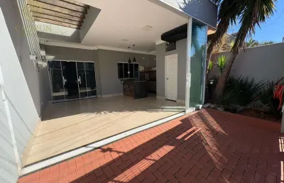 Casa térrea com 03 quartos sendo 01 suíte, localizado no jardim cidade monções em maringá/pr.