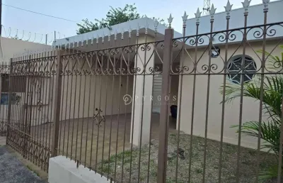 Casa com 3 quartos para alugar na Rua Professor Antônio Martins da Silva, 148, Centro, Jacareí