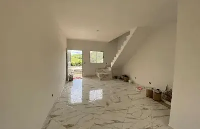 Sobrado novo com quintal, sacada 2 dormitórios à venda, 80 m² por r$ 295.000 - jardim santo antônio da boa vista - jacareí/sp