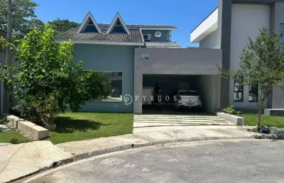 Vende-se casa com piscina no condomínio bosque dos manacás