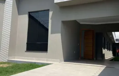 Casa de  3 quartos sendo 1 suíte, sala com pé direito duplo, cozinha integrada  com a área gourmet,