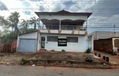 Vendo sala comercial e sobrado em cima , com 4 quartos  sendo 1 suitr e com 2 banheiros social - pa