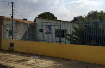 Casa à venda 2 quartos, 2 vagas, no setor amin camargo  (r)