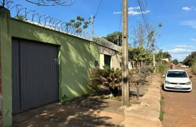 Vende-se casa com 2 quartos (1 suíte),   sala espaçosa, cozinha funcional, garagem coberta, setor
