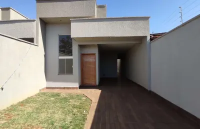 Casa 3 quartos com 1 suíte, blindex, porcelanato, quintal e área gourmet   bairro indenpendencia -