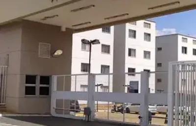Vende-se apartamento com 2 quartos 1 banheiro social, cozinha com bancada e fogão coocktop,sala, vi
