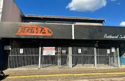 Vende-se  sala comercial e 4 apartamentos para locação, sendo 3 de 2 quartos , loteamento celina pa