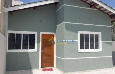 Casa térrea à venda com área gourmet e 2 suítes em atibaia