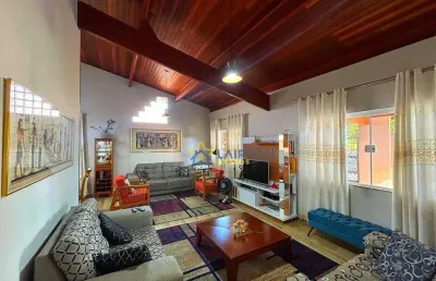 Espaçosa casa de 4 dormitórios com suíte em bairro nobre de atibaia