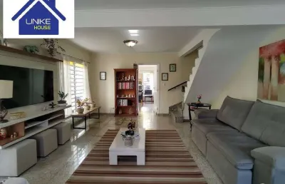 Sobrado aconchegante em vila privativa: seu novo lar te aguarda