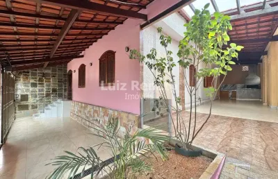 Casa com 3 quartos à venda na Rua Jaime Gomes, Floresta, Belo Horizonte