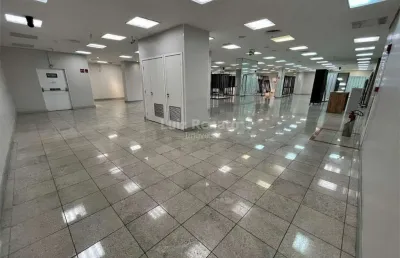 Loja comercial com mais de 3.000m² disponível para locação