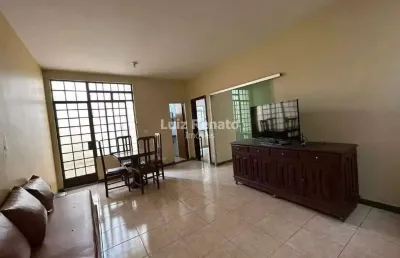Casa com 5 quartos para alugar na Rua Itapagipe, Concórdia, Belo Horizonte