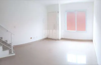 Sobrado em condomínio na água rasa com 3 dorms sendo 1 suíte, 2 vagas, 127m²