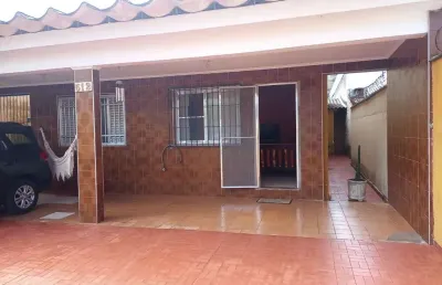 Casa independente com quintal à venda em praia grande/sp